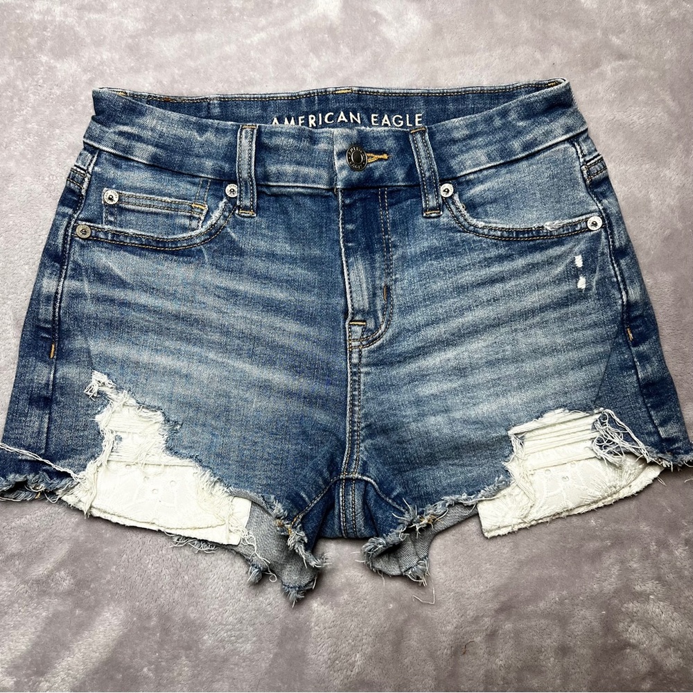American Eagle Size 0 Curvy High Rise shortie. Light wash. Like-new condition.